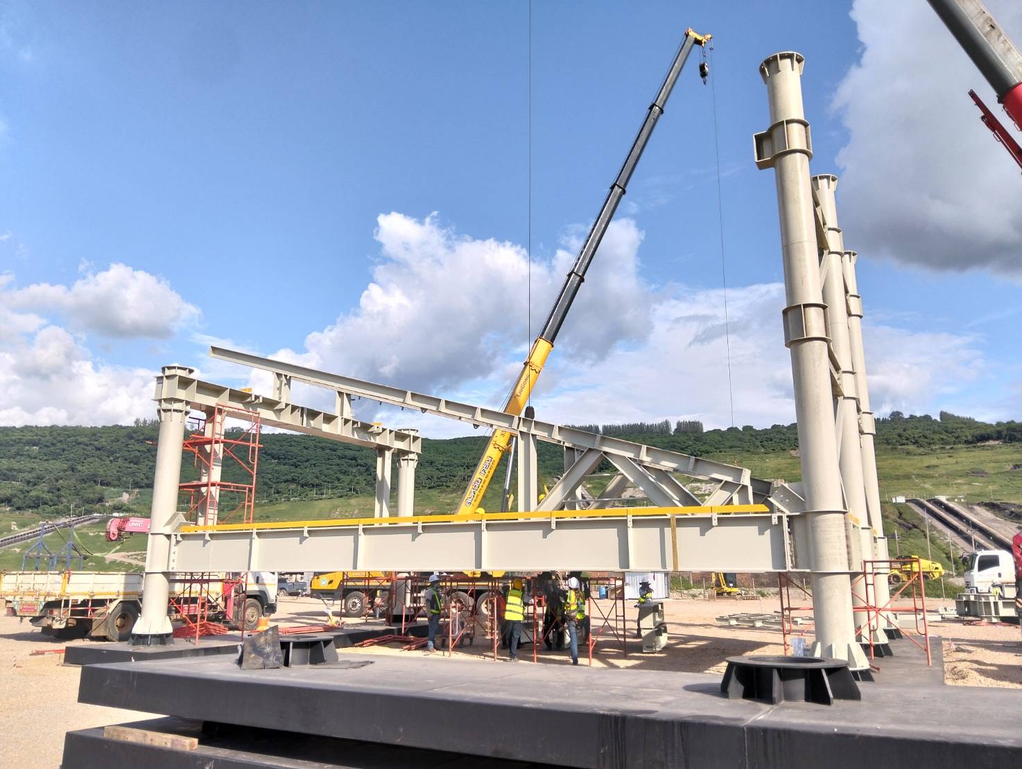 Crane lifting steel structure during installation by Deeconstruction Group